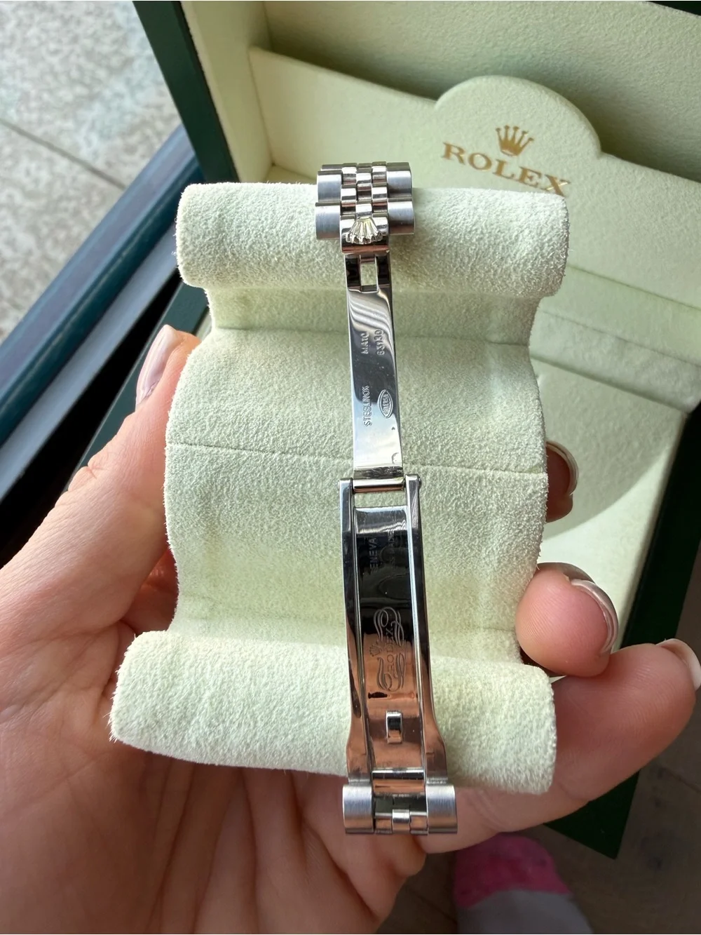 Rolex Ladies Watch with Mother-of-Pearl Dial, fluted bezel and jubilee Bracelet